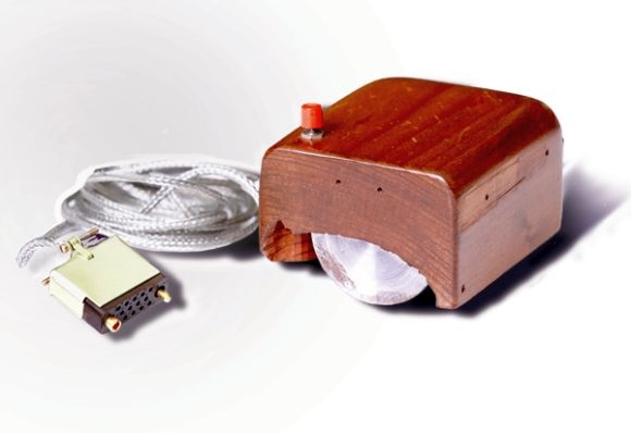 Der erste Prototyp einer Computer-Maus von Doug Engelbart (Foto: Wikimedia)