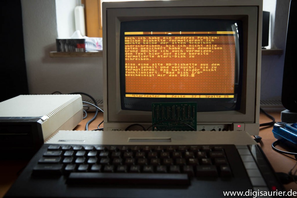 Atari 800XL mit Amiga-Monitor und Startexter