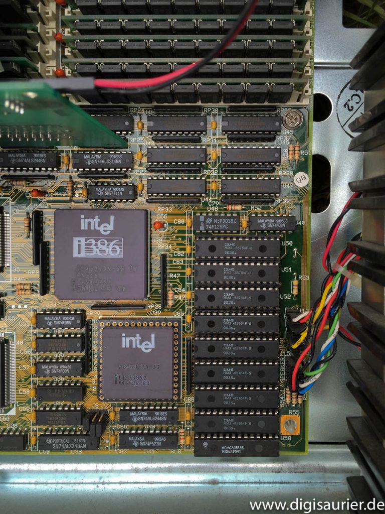 Das Motherboard des reparierten Computers.
