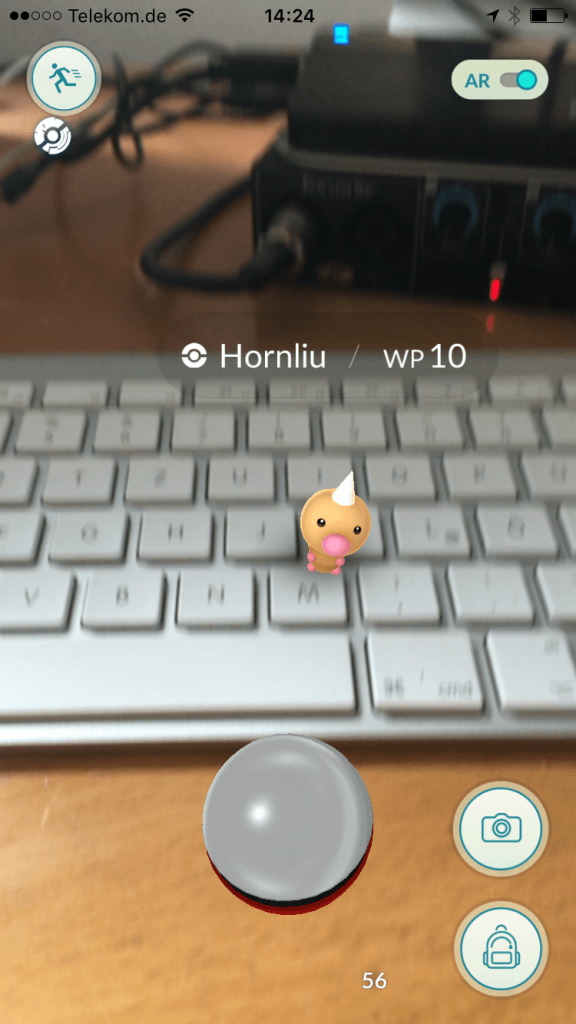 Ach wie niedlich: Ein Pokémon sitzt auf meiner Tastatur.