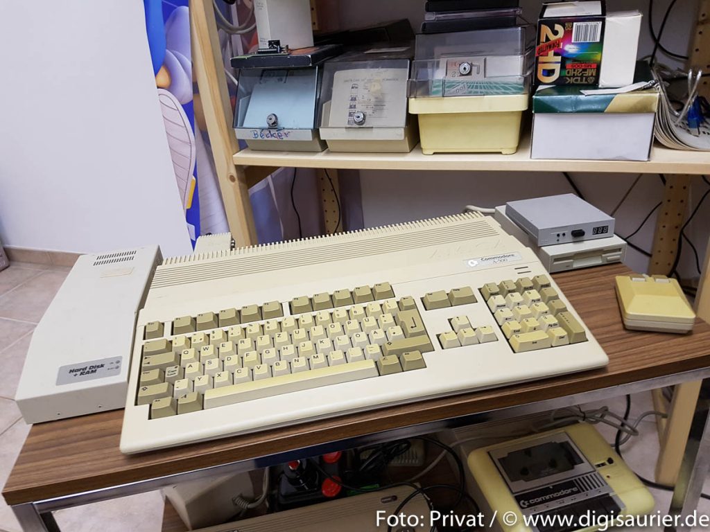Gerüstet für die Zukunft: Mein Amiga wie er leibt und lebt - mit dem Laufwerkemulator als externes Lebenserhaltungssystem.