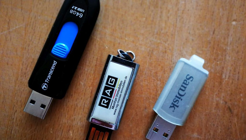 Drei Generationen USB-Speichersticks