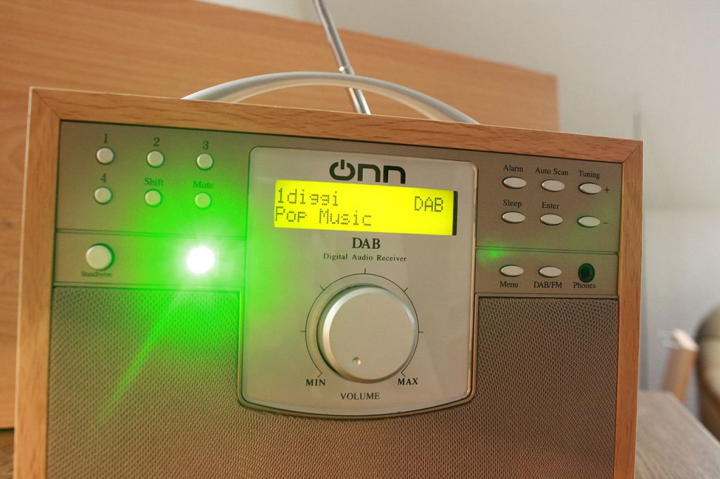 1diggi auf einem DAB-Radion