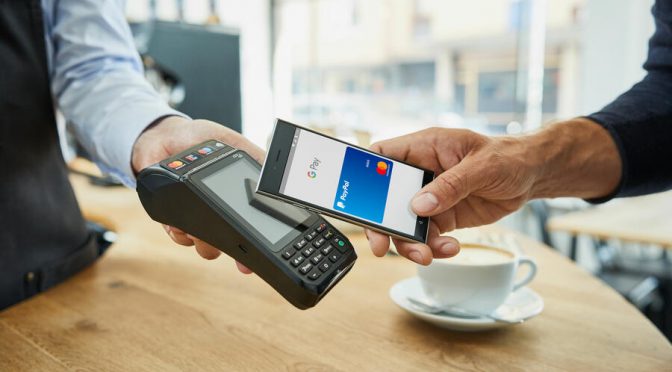 Kontaktlos bezahlen mit dem Android-Smartphone (Foto: Mastercard)