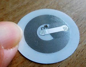 NFC-Chip auf einem Aufkleber (eigenes Foto)