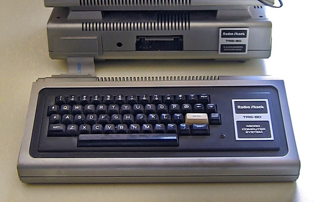 Der legendäre Tandy TRS-80 (Foto via Wikimedia; siehe Bildnachweis unten)