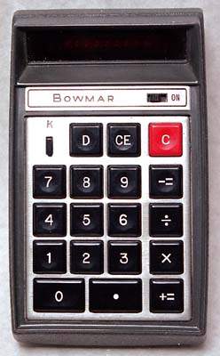 Bowmar-Calculator - einer der frühsten Taschenrechner (Foto: via vintagecalculators.com - siehe Bildnachweis unten)