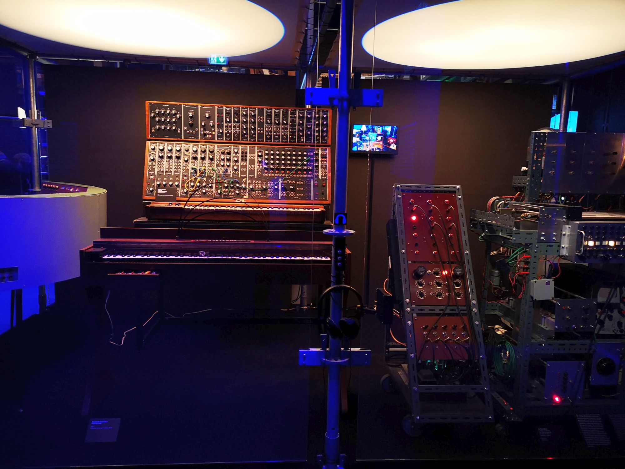 Ein frühes Synthesizer-Monster in der Ausstellung "Electro" im Düsseldorfer Kunstpalast (Foto: The Düsseldorfer)