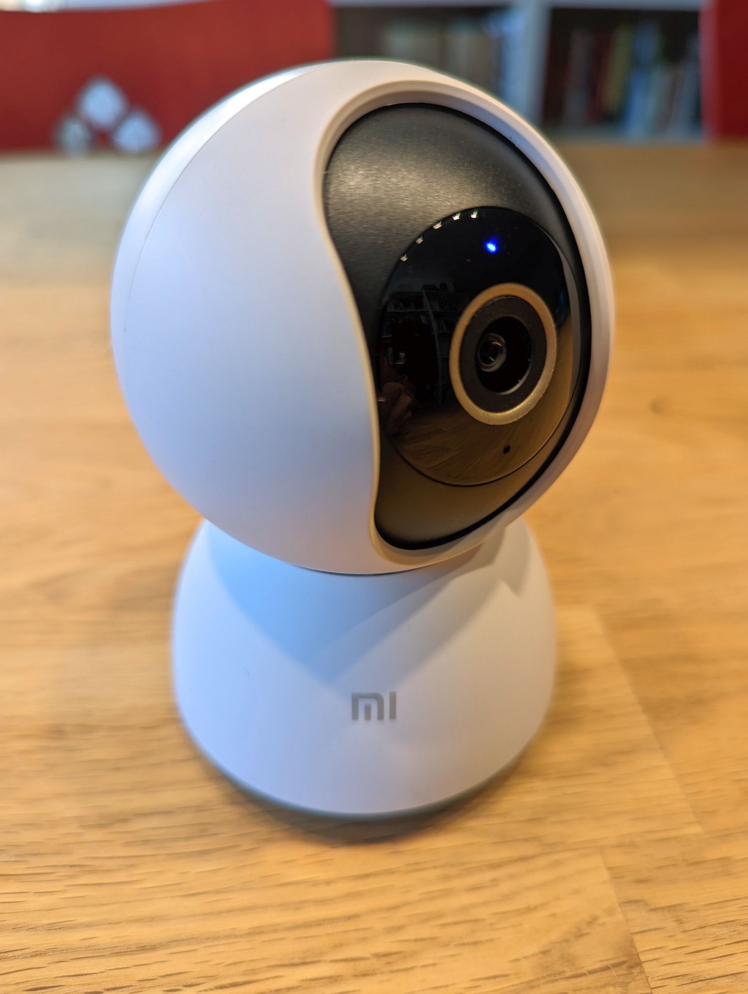 Die Mi Home Security Camera - wie ein kleiner Roboter (Foto: Digisaurier)