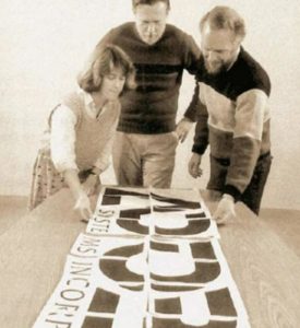 Marva, Chuck und John 1982 mit dem Adobe-Logo (via adobe.dandom.com)