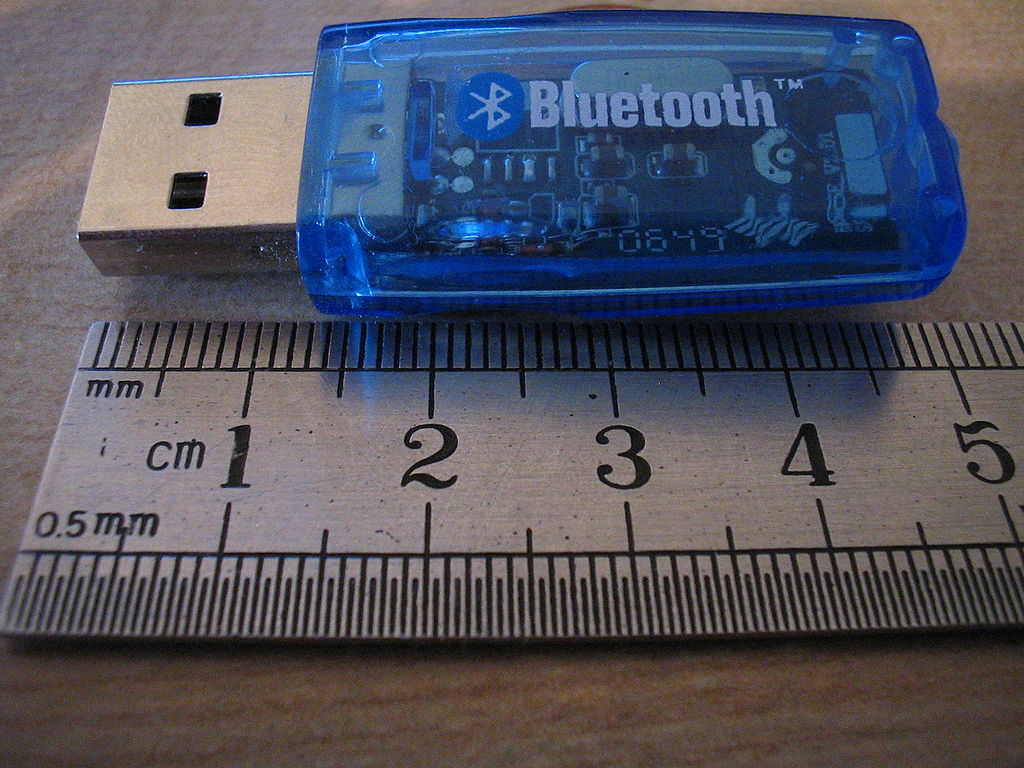 Ein etwas altmodischer Bluetooth-Dongle (Bildnachweis siehe unten)