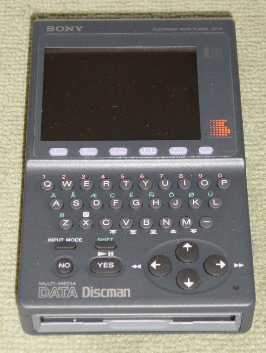 Der Sony Data Discman von 1990 (Foto: siehe Bildnachweis unten)