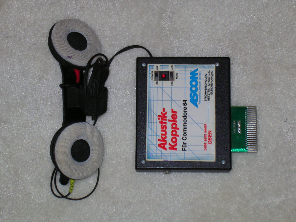 Mobiler Ascom-Akustikkoppler von Ascom für den C64 (Bildnachweise siehe unten im Text)
